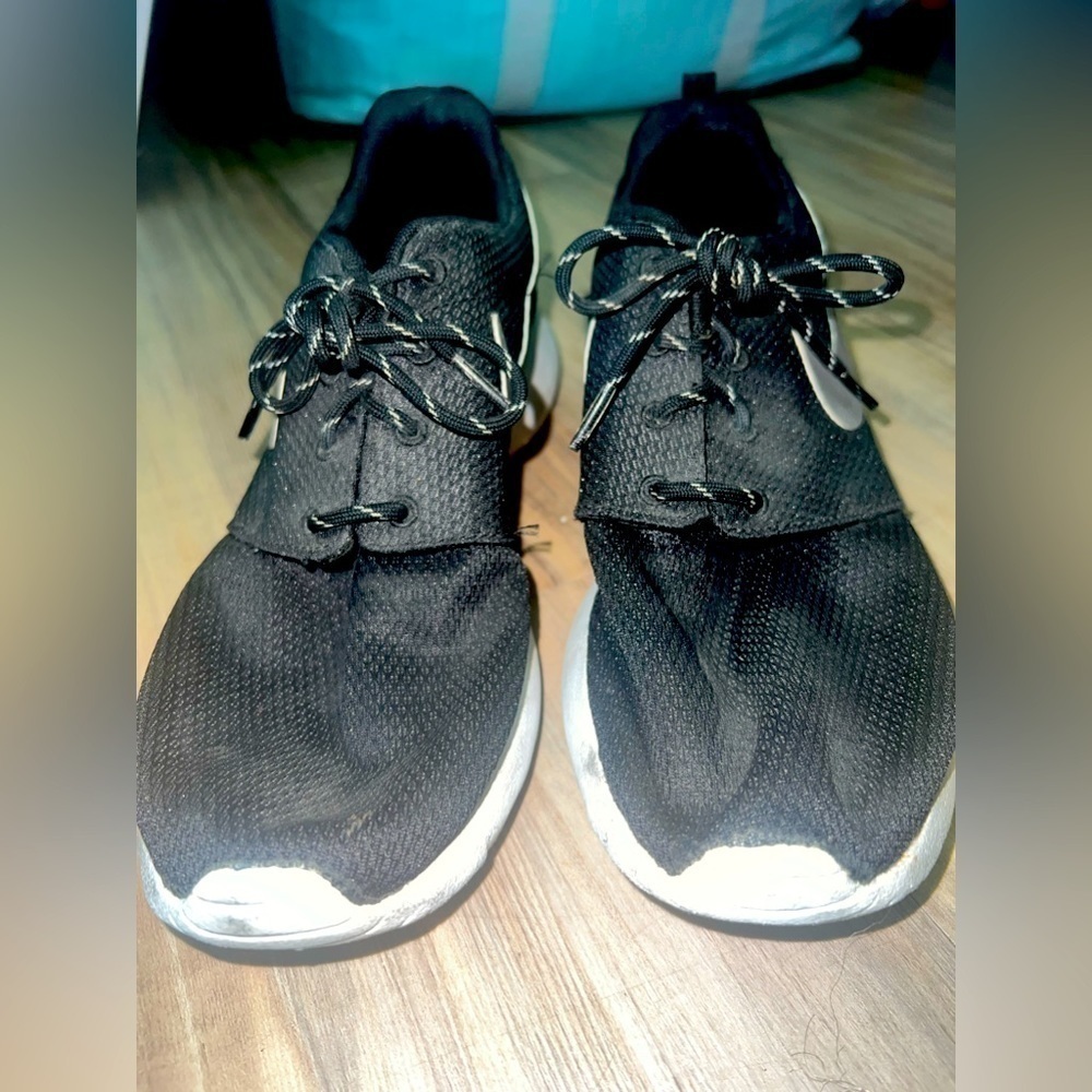 Black Nike Sneakers​​​​​​​​​​​​​​​​​​​​​​​​​​​